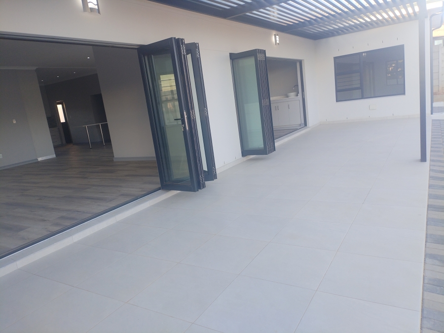 4 Bedroom Property for Sale in Tafelzicht Western Cape